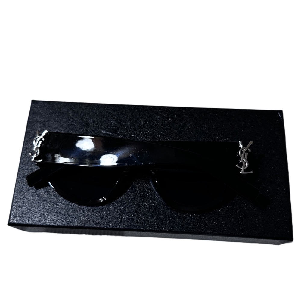 & Other Stories Black Sunglasses - Picture 4 of 5
